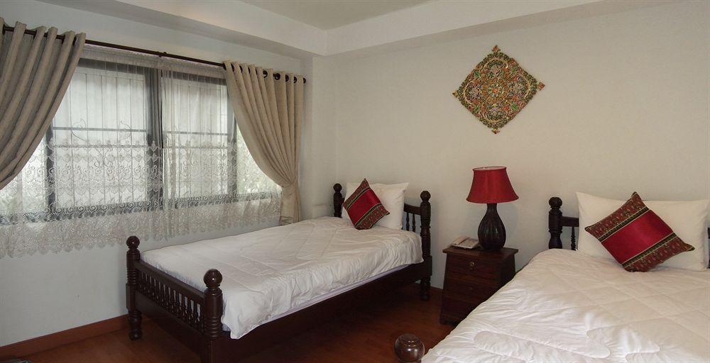 Отель Rachamankha Flora House Чиангмай Экстерьер фото