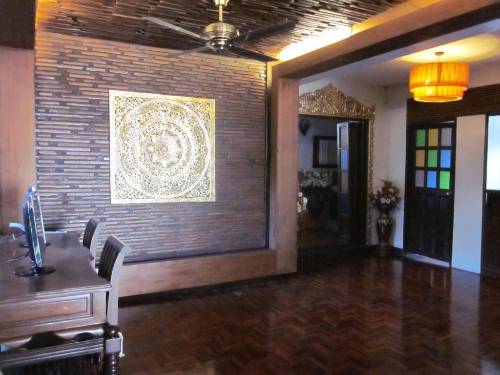 Отель Rachamankha Flora House Чиангмай Экстерьер фото