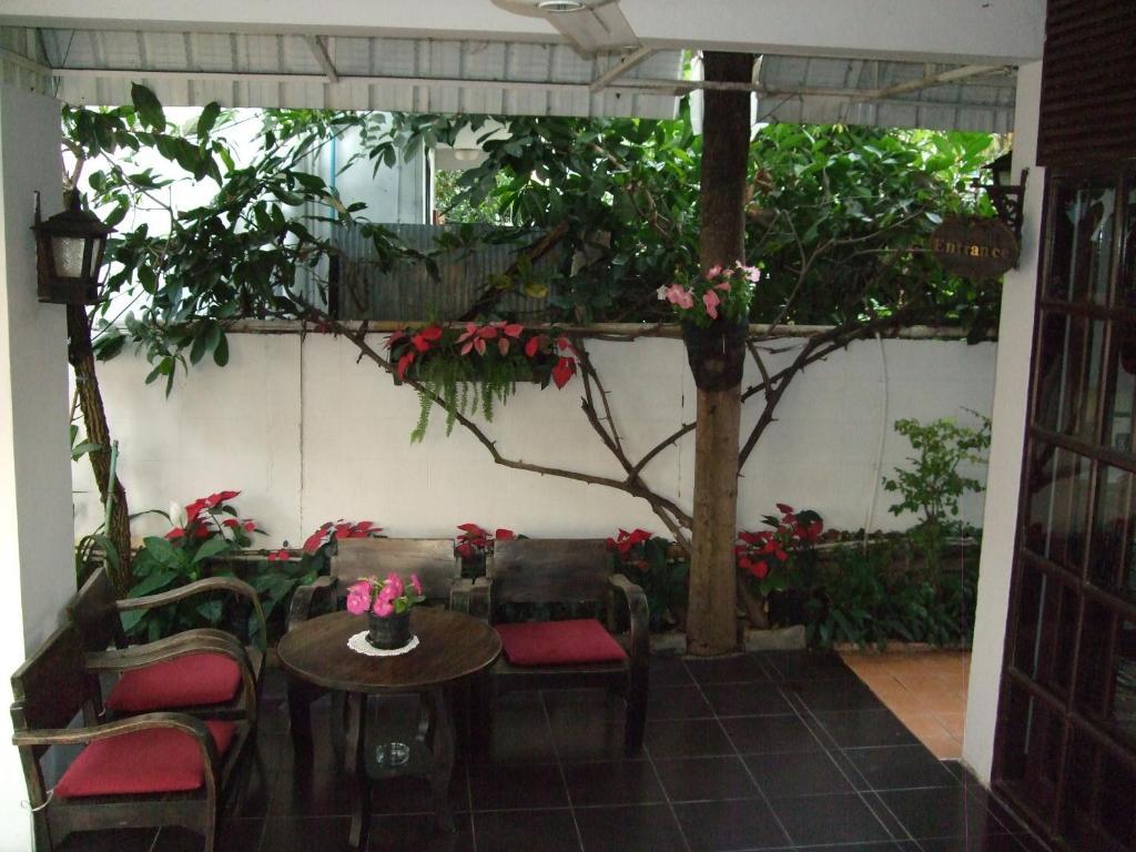 Отель Rachamankha Flora House Чиангмай Экстерьер фото