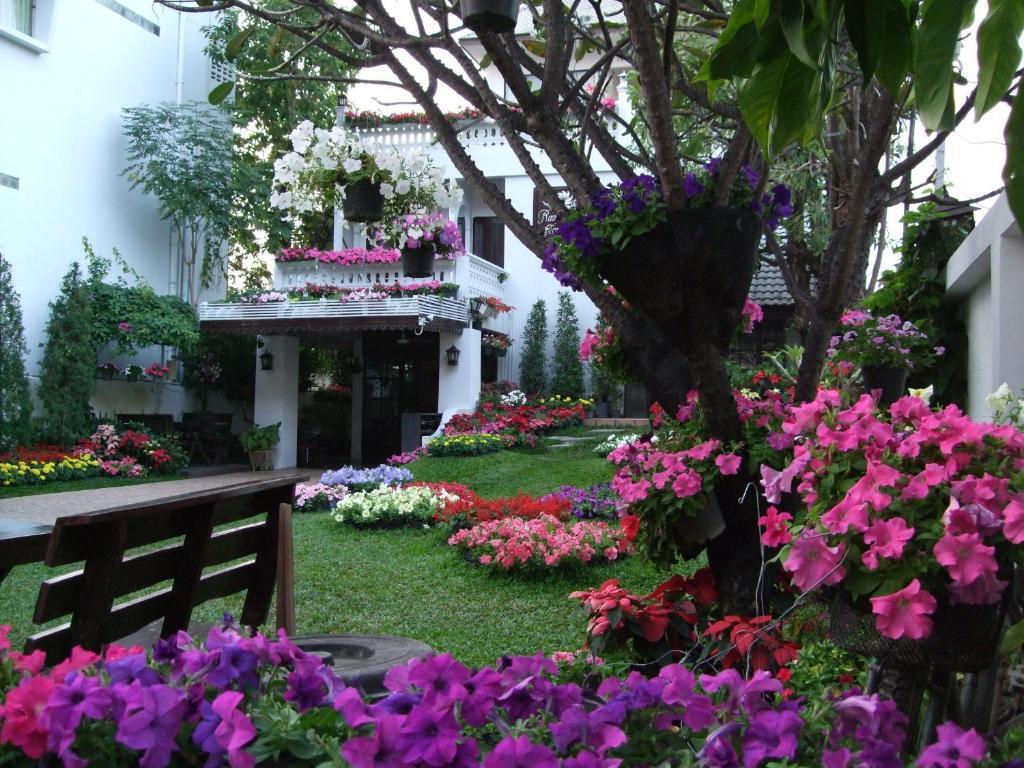 Отель Rachamankha Flora House Чиангмай Экстерьер фото