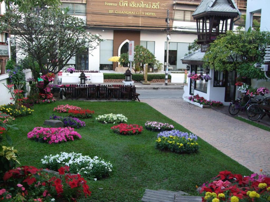 Отель Rachamankha Flora House Чиангмай Экстерьер фото