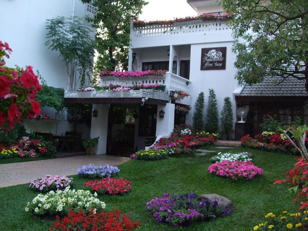 Отель Rachamankha Flora House Чиангмай Экстерьер фото