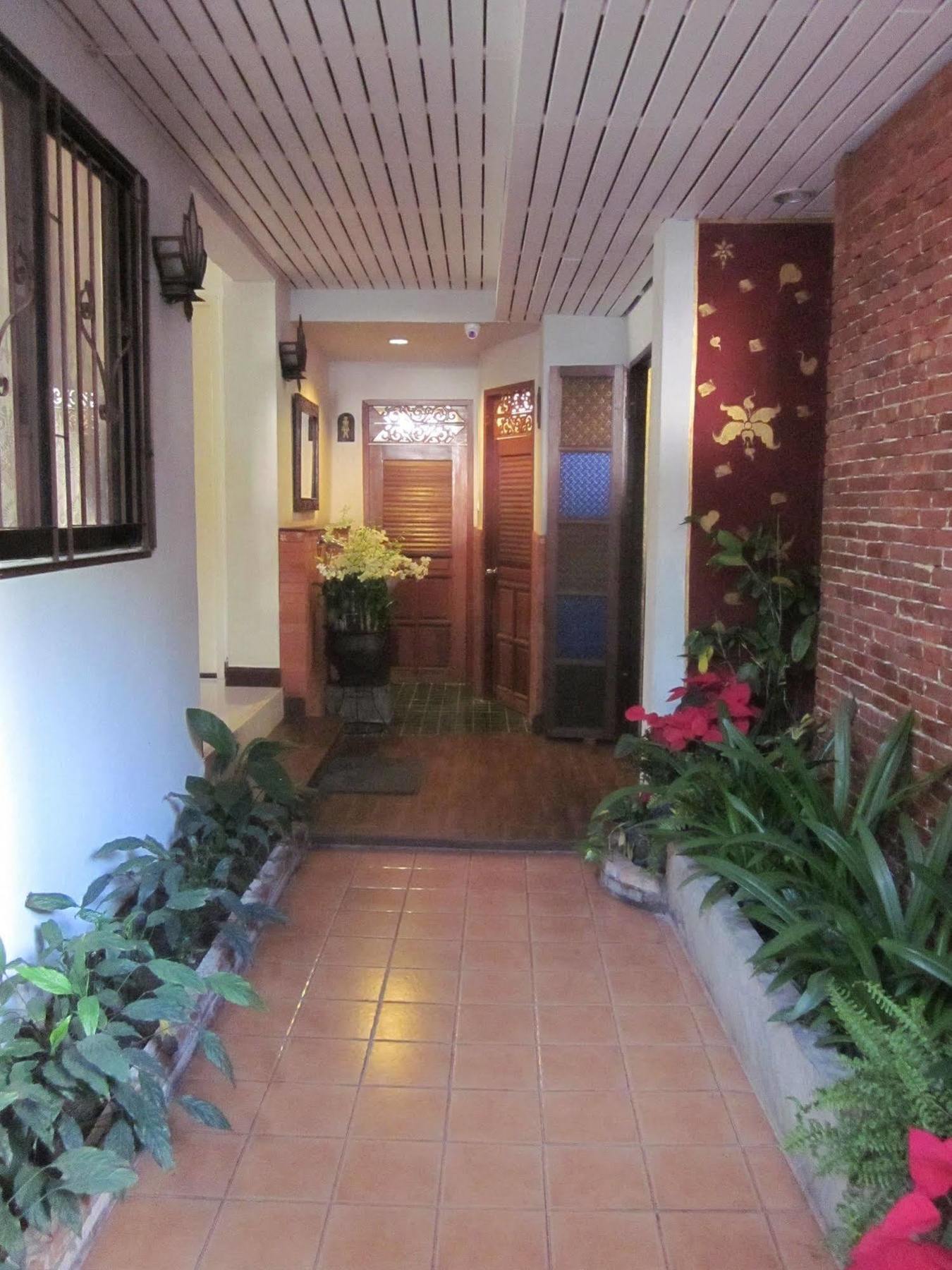 Отель Rachamankha Flora House Чиангмай Экстерьер фото