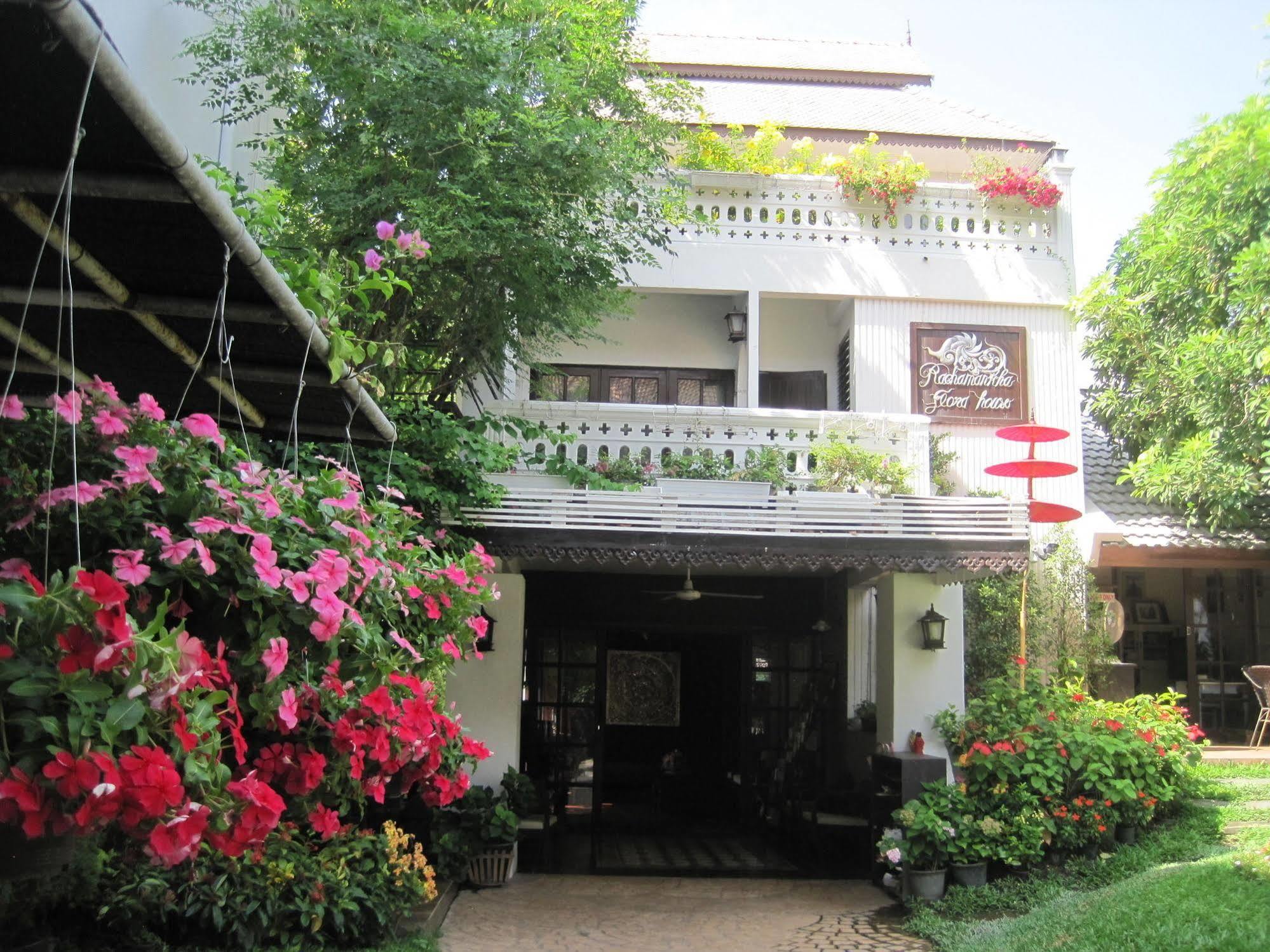 Отель Rachamankha Flora House Чиангмай Экстерьер фото