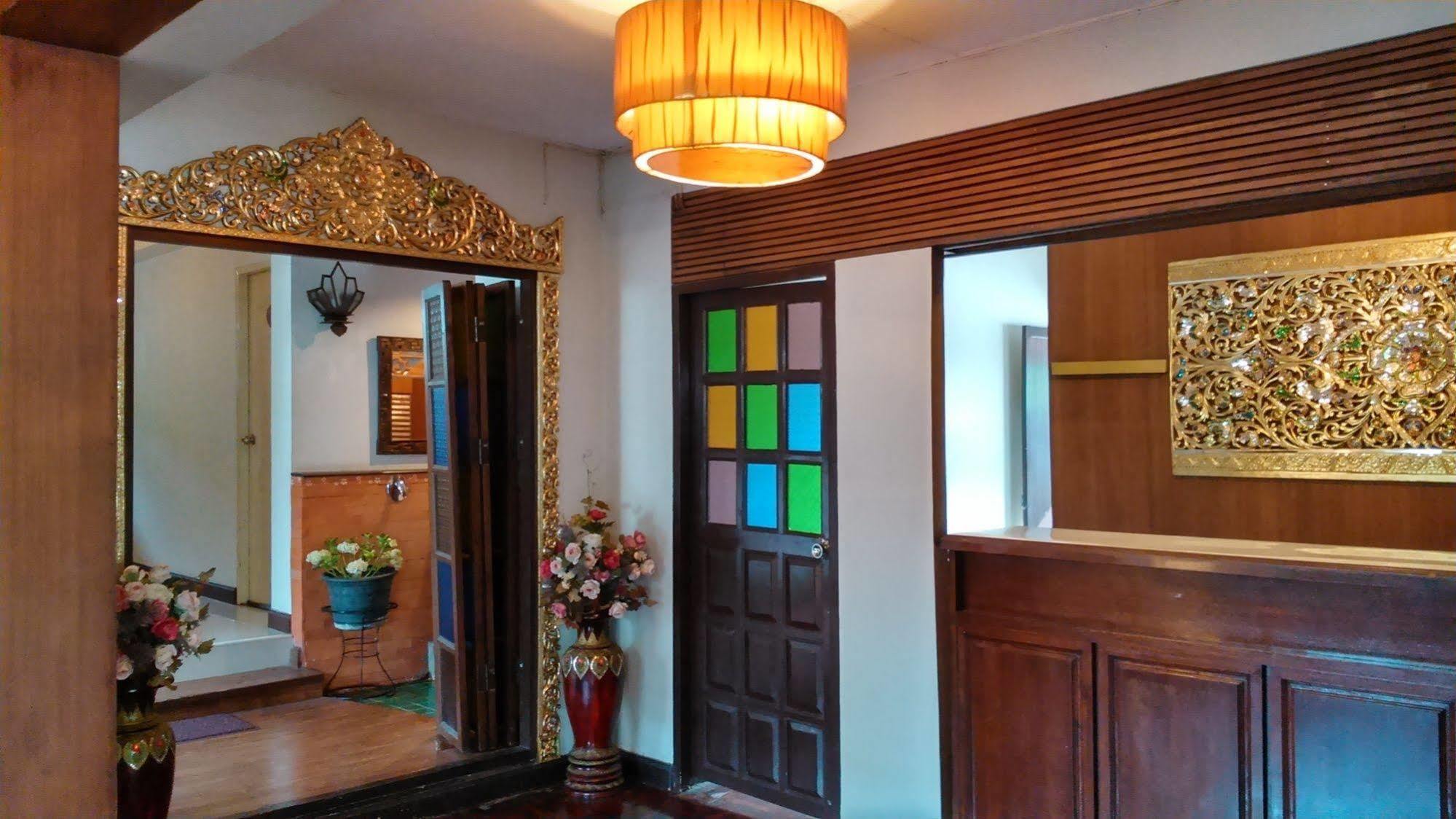 Отель Rachamankha Flora House Чиангмай Экстерьер фото