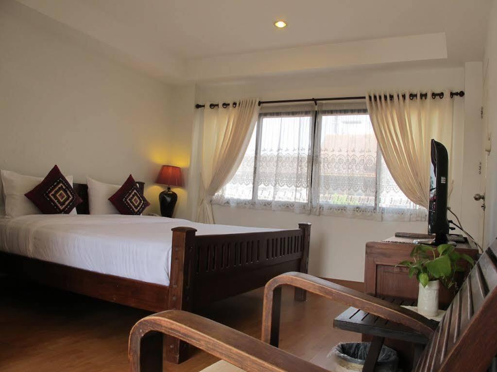Отель Rachamankha Flora House Чиангмай Экстерьер фото